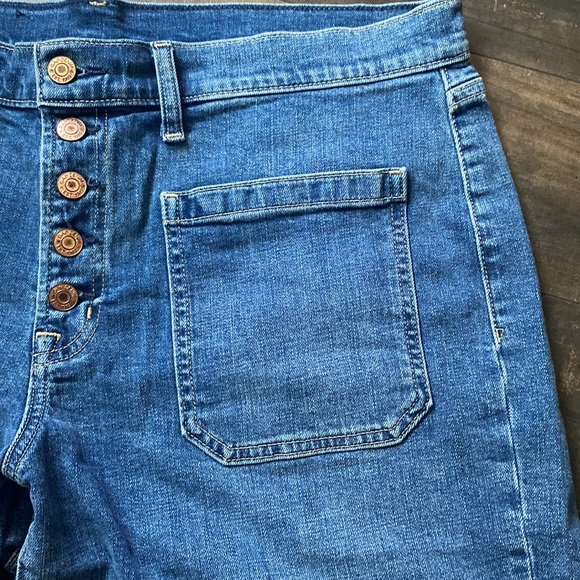 NWOT Gap girlfriend 5” cuffed shorts pockets! - Picture 2 of 4